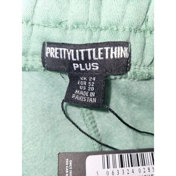 PrettyLittleThing Plus Sage Green Printed Pocket Sweat Shorts Size 20 - Picture 6 of 7